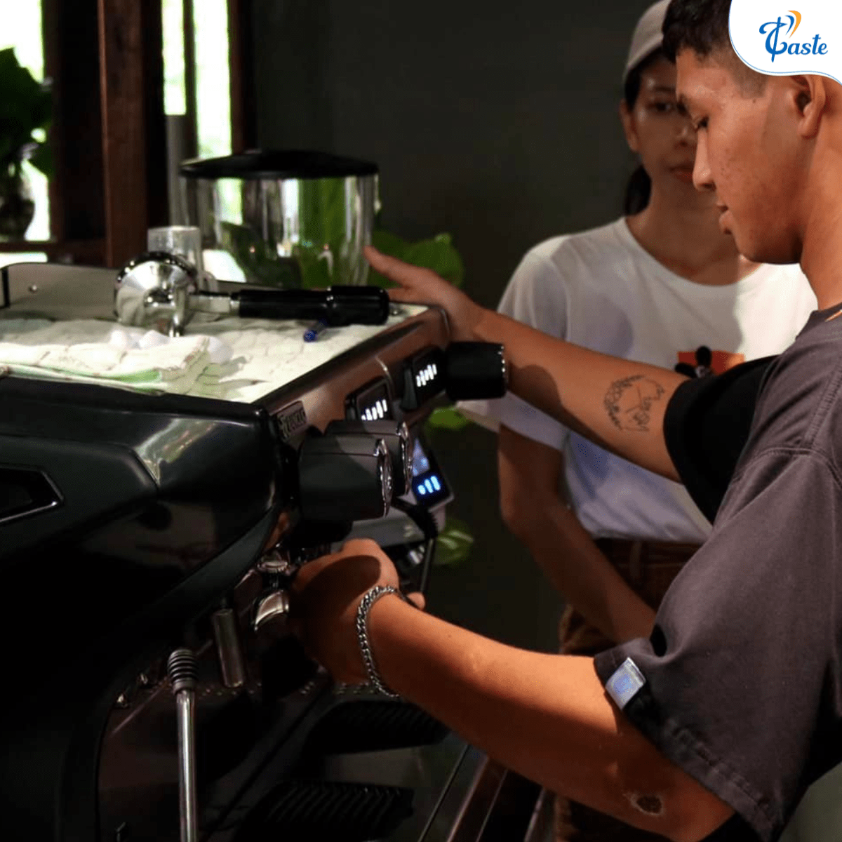 Bánh Cà Phê Bị Ướt Khi Pha Máy - Nguyên Nhân & Cách Xử Lý Chuẩn Barista
